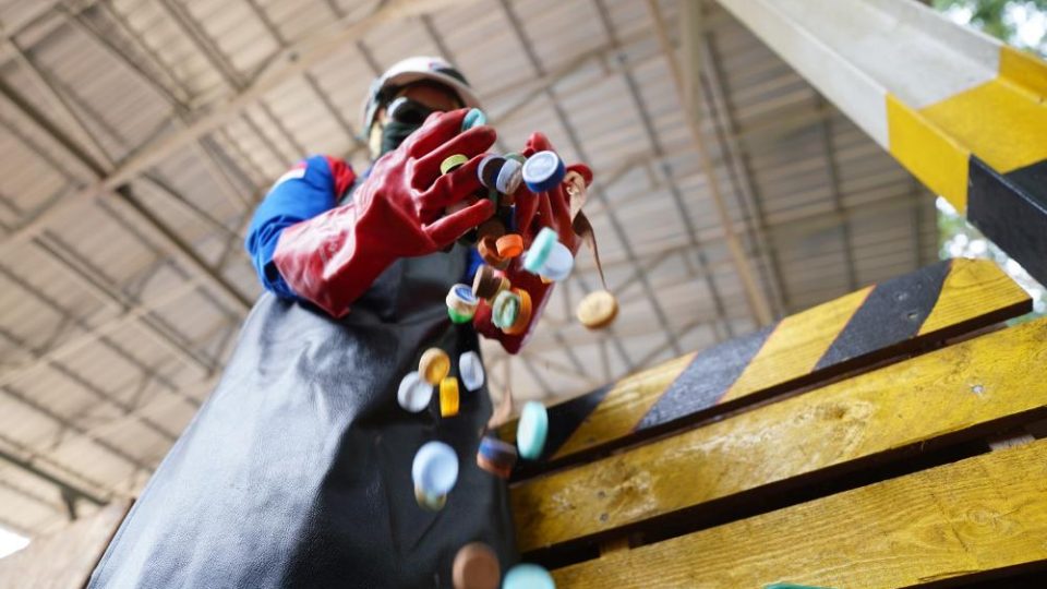 Grup MIND ID Ubah Sampah Plastik Jadi Solusi Hijau di Fasilitas Nursery