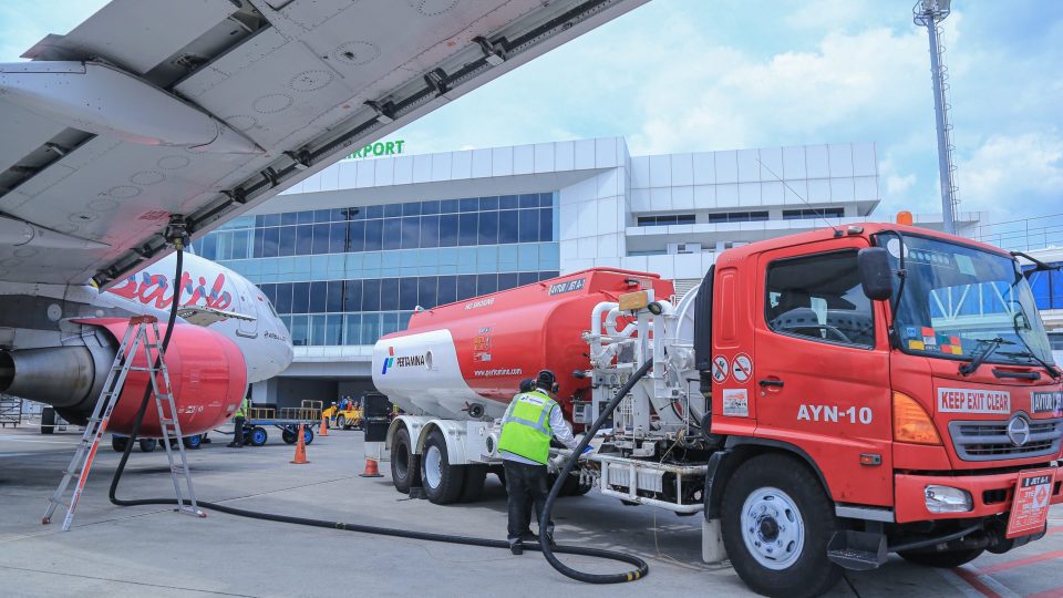 Pertamina Turunkan Harga Avtur di 37 Bandara