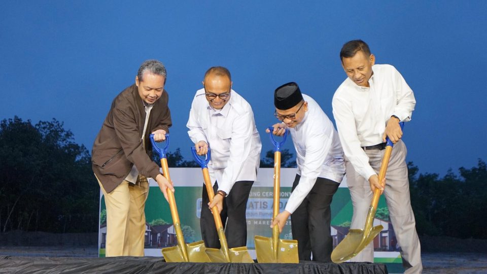 Kementerian PKP Groundbreaking 500 Rumah Gratis Adaro