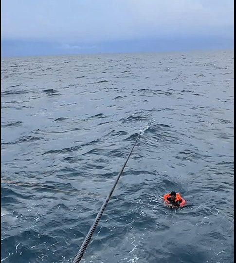 PHE OSES Selamatkan Tiga Nelayan Hanyut di Perairan Kepulauan Seribu