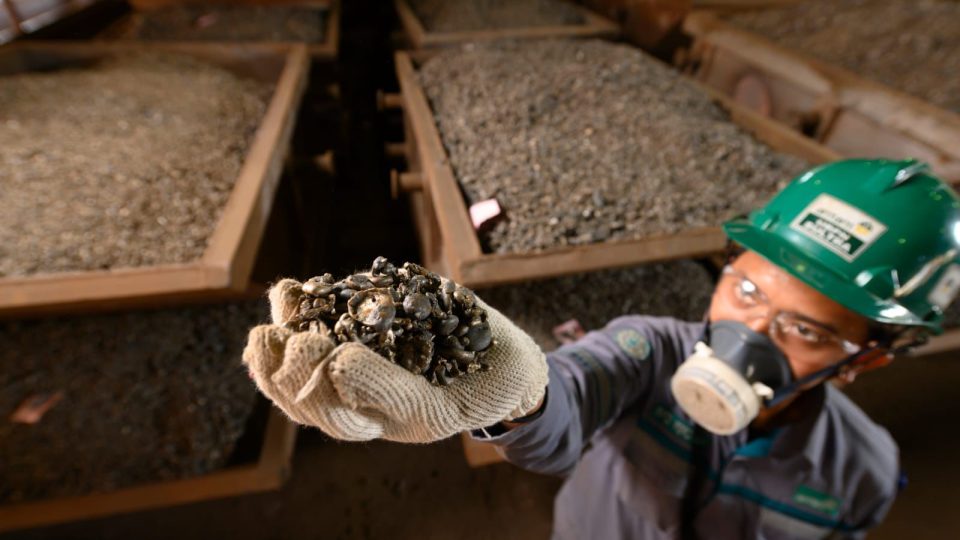 Cadangan Nikel 5,3 Miliar Ton, Indonesia Jadi Pemain Kunci Ekosistem EV