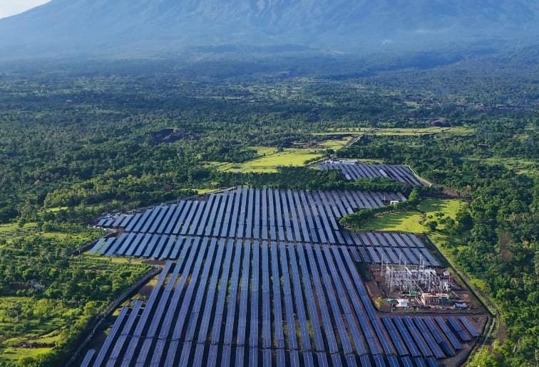 Medco Mulai Operasikan PLTS 25MWp di Bali Timur