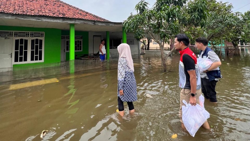 Tanggap Darurat, Pertagas Salurkan Bantuan Bencana Banjir di Pulau Jawa
