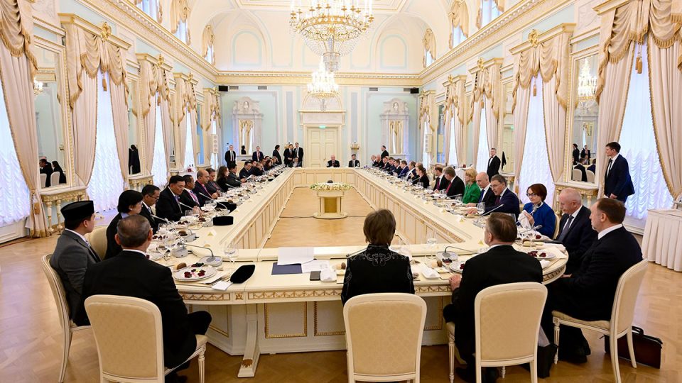 Bertemu Putin, Bahlil Undang Perusahaan Rusia Cari Cadangan Migas di Indonesia