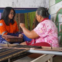 INPEX Promosikan Tenun Ikat Tanimbar ke Kancah Internasional