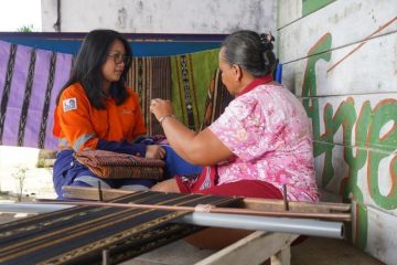 INPEX Promosikan Tenun Ikat Tanimbar ke Kancah Internasional