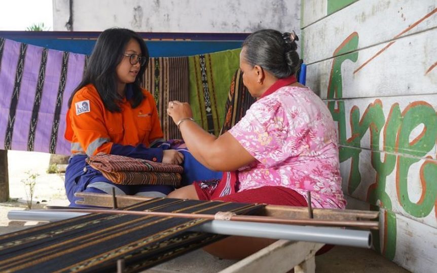 INPEX Promosikan Tenun Ikat Tanimbar ke Kancah Internasional