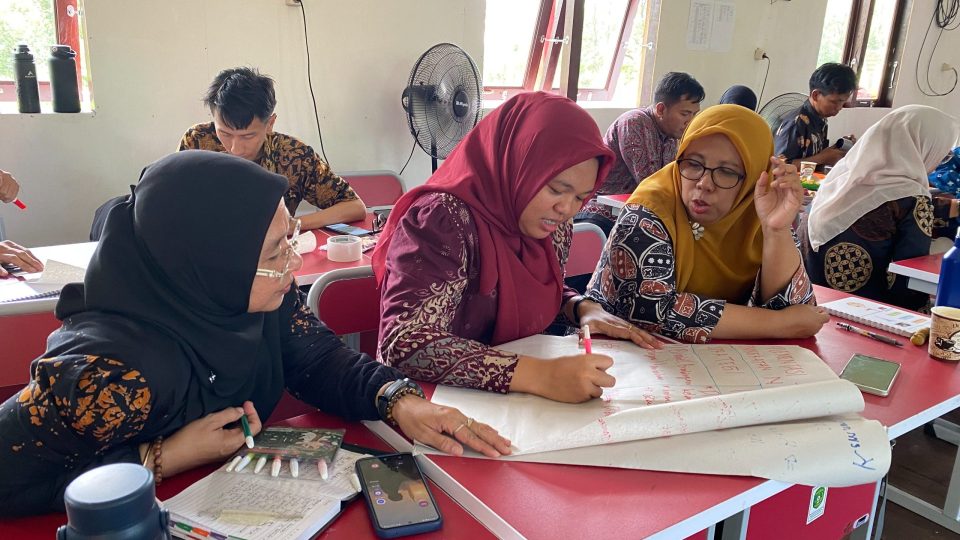 Sekolah Negeri Terapung Pertamina Hulu Mahakam Dukung Peningkatan Kompetensi Pendidik