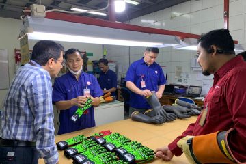 Perkuat Komitmen Keselamatan Kerja Industri Migas, PDC Inisiasi Safety Shoes dan Hand Glove