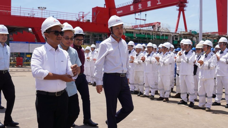 Floating LNG Pertama di Indonesia Mulai Beroperasi Tahun 2027