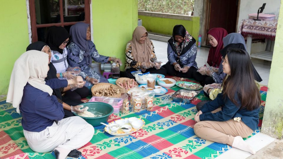 PLN IP Dorong Transformasi Desa Merah Mata Melalui Kampung Laos Serumpun