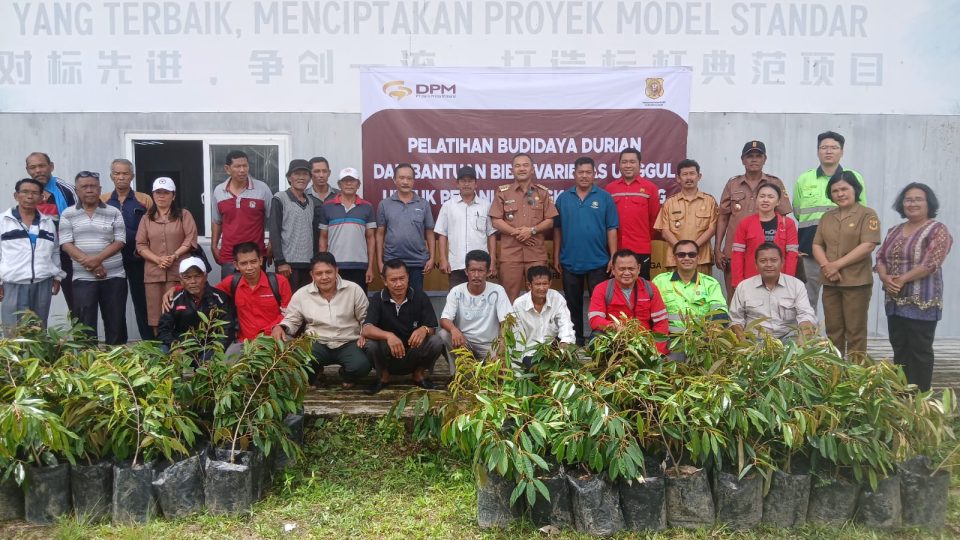 Perkuat Ekonomi Lokal, Dairi Prima Mineral Berikan Pelatihan Budidaya Durian dan Bantuan Bibit untuk Petani