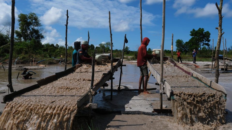 Cara Timah Gandeng Masyarakat Atasi Tambang Ilegal