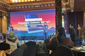 Santri Luncurkan Buku Migas