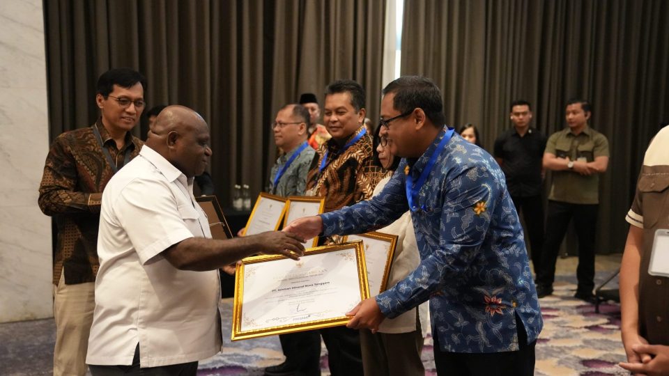 Patuh Prinsip HAM Dalam Berbisnis, AMMAN Raih Penghargaan PRISMA