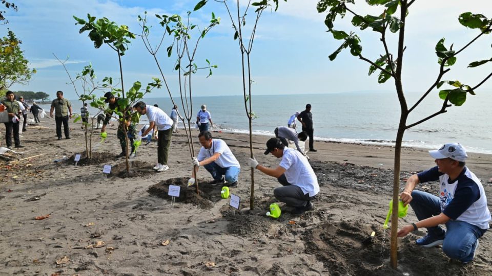 Aksi Bersih Pantai, PGN Angkut 1,1 Ton Sampah dari Tanjung Pasir Banten