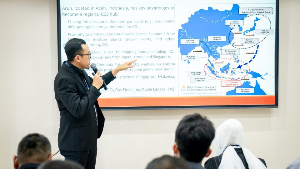 Disela ADIPEC 2025, SKK Migas Sebut Proyek CCUS Tangguh Beroperasi Kuartal III 2028
