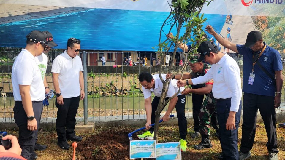 Komitmen Jaga Lingkungan, Grup MIND ID Dukung Konservasi Sungai Cipinang