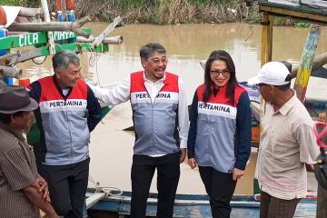 Lampu Tenaga Surya Pertamina NRE Dorong Produktivitas Nelayan Cilamaya
