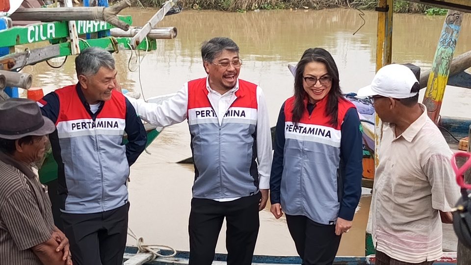 Lampu Tenaga Surya Pertamina NRE Dorong Produktivitas Nelayan Cilamaya