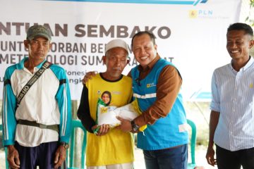 PLN Indonesia Power Garda Terdepan Alirkan Bantuan Sekitar Area Dua Pembangkit Listrik di Sumatera Barat