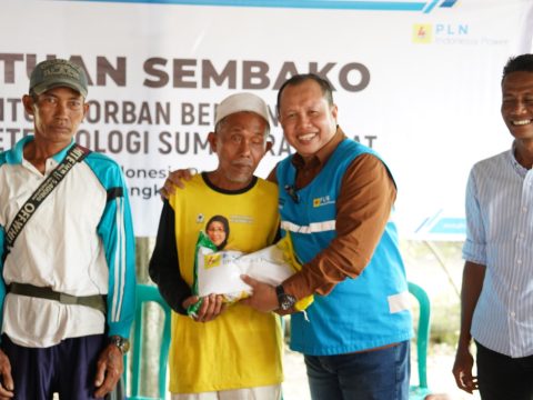 PLN Indonesia Power Garda Terdepan Alirkan Bantuan Sekitar Area Dua Pembangkit Listrik di Sumatera Barat