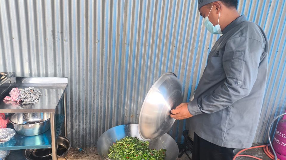 Topang Kebutuhan Nutrisi, Patra Drilling Contractor Buka Dapur Umum di Rantau, Aceh Tamiang