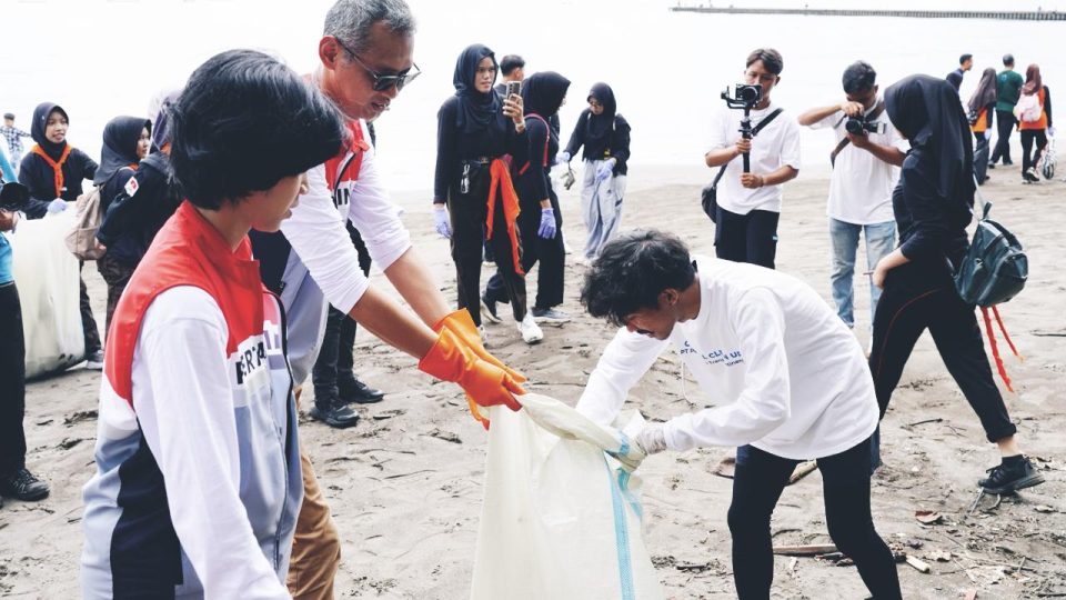PTK Berhasil Angkut 6,23 Ton Sampah di Pesisir Cilacap
