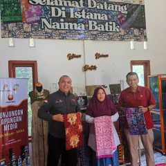 Mengembangkan Batik Tanjabtim ala Istana Naima