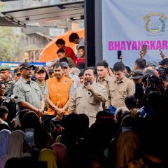 Kala Presiden Prabowo Ingatkan Bahaya Kerusakan Lingkungan ke Korban Bencana di Sumatra