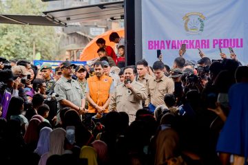 Kala Presiden Prabowo Ingatkan Bahaya Kerusakan Lingkungan ke Korban Bencana di Sumatra