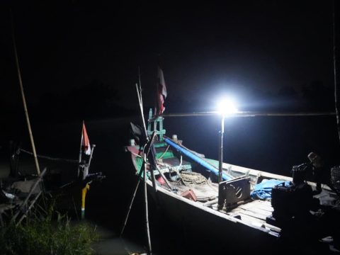 Inisiatif Pemanfaatan Energi Surya Pertamina NRE Hidupkan Pulau Sembur