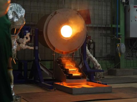 Merdeka Gold Mulai Pemurnian 44,04 Kg Emas dari Tambang Pani