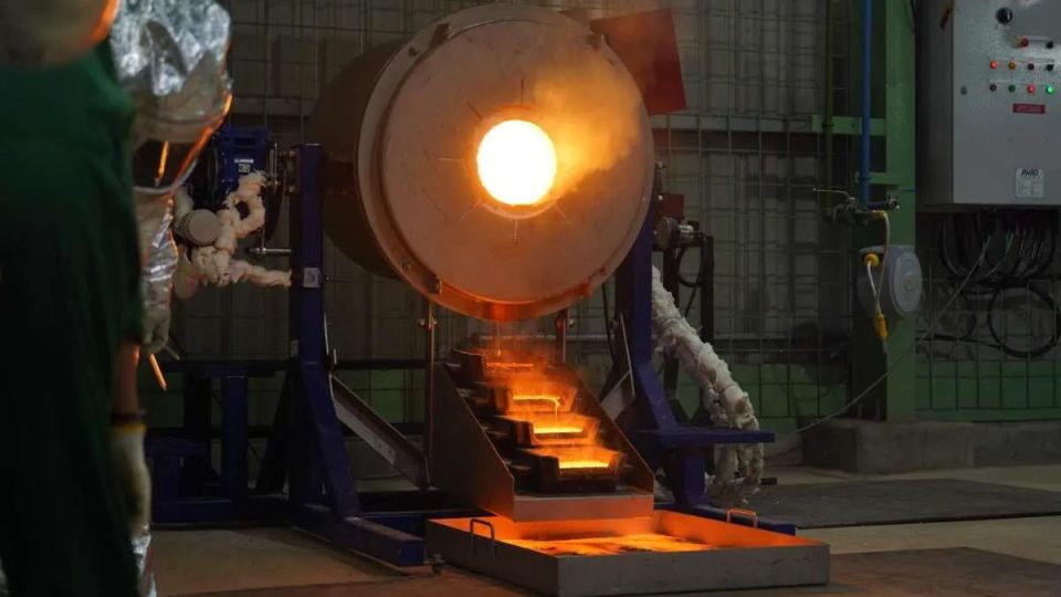 Merdeka Gold Mulai Pemurnian 44,04 Kg Emas dari Tambang Pani