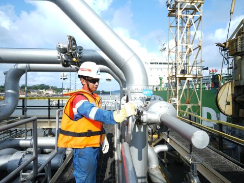 Pertamina Patra Niaga Penuhi Kebutuhan SAF Pelanggan melalui Kilang Cilacap