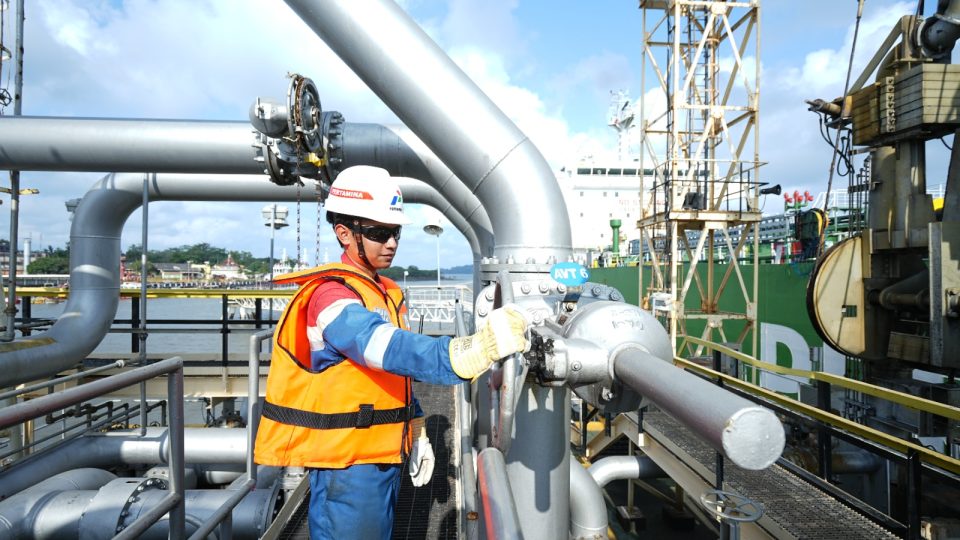 Pertamina Patra Niaga Penuhi Kebutuhan SAF Pelanggan melalui Kilang Cilacap