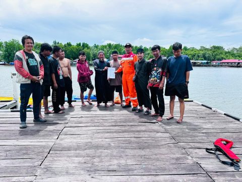 PHM Evakuasi Tujuh Nelayan Terombang-ambing Dua Hari di Selat Makassar
