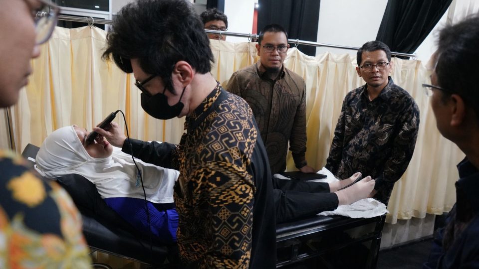 PLN Salurkan Alat Deteksi Dini Risiko Kehamilan Demi Tekan Angka Kematian Ibu di Garut