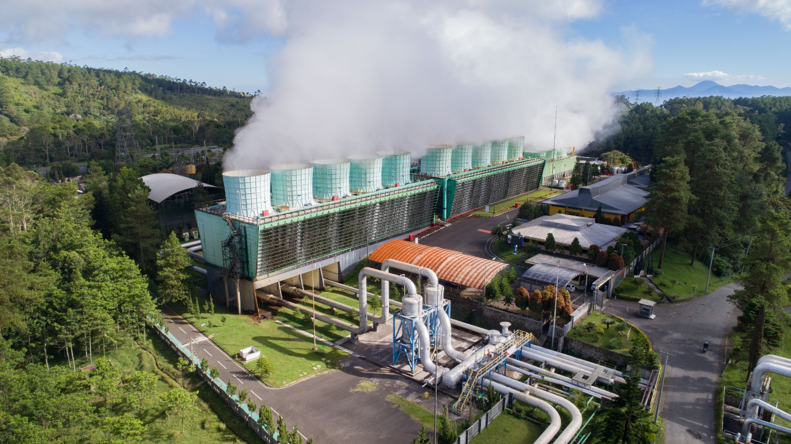 PLN Indonesia Power Sabet Dua Penghargaan Ajang Transformation Town Hall PLN Group