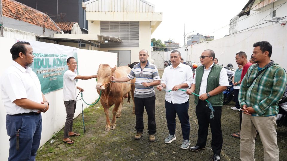 Tegaskan Komitmen Sosial di Wilayah Operasi, Patra Drilling Contractor Distribusikan Hewan Kurban