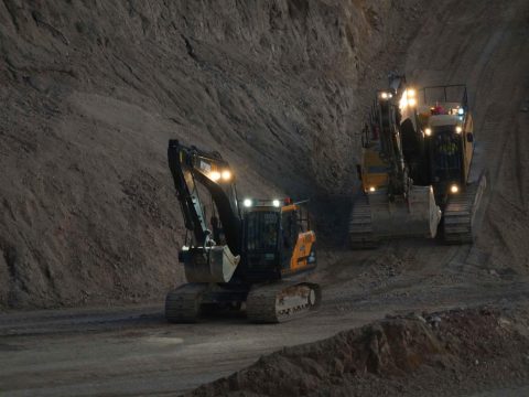Tambah Cadangan, EMAS Mulai Bor 3 Kilometer ke Bawah Tanah