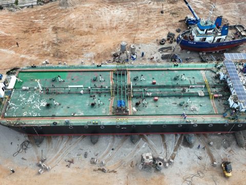 Pertamina NRE Dorong Dedieselisasi Maritim  Lewat PLTS di Kapal Angkut Minyak