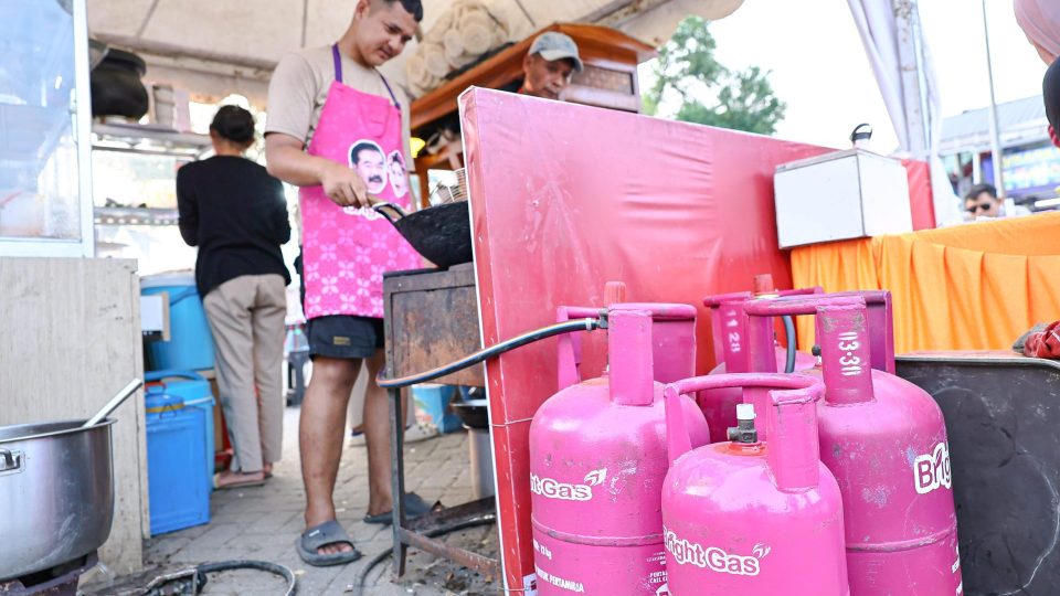 Pertamina Dukung UMK di Jakarta Fair, Puluhan Pedagang Kuliner Terima Bright Gas