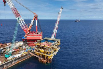 Jacket dan Topside Platform Offshore Proyek Manpatu Berbobot 1.000 Ton Selesai Dipasang