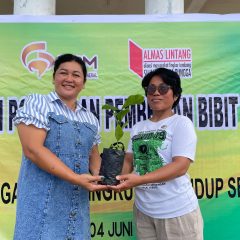 DPM Serahkan Bibit Kopi dan Kemiri Kepada Petani   di Desa Longkotan