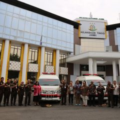 PetroChina Serahkan Ambulans untuk Operasional RS Adhyaksa Jambi