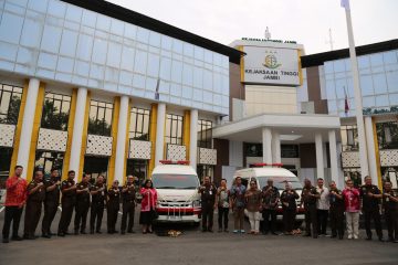 PetroChina Serahkan Ambulans untuk Operasional RS Adhyaksa Jambi