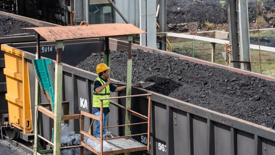 PTBA Jual 21,10 Juta Ton Batu Bara di Semester I 2026, Ekspor Naik 5 %