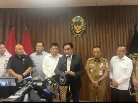Buntut Pembakaran Kantor PT Timah, Pemerintah Bentuk Tim Kecil dan Izinkan Beli Hasil Tambang Rakyat