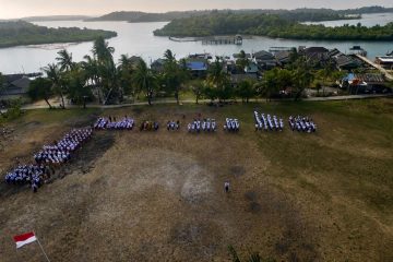 Energi Bersih Pertamina NRE Hidupkan Perayaan Kemerdekaan RI di Pulau Sembur